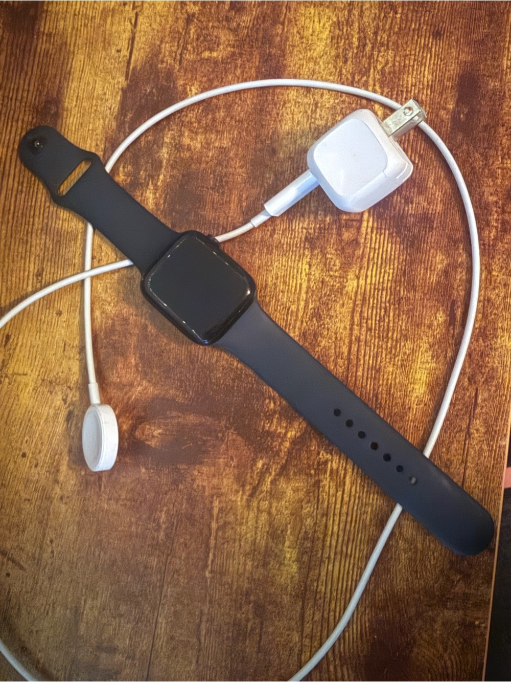 Apple Watch SE 2nd Gen GPS with charger and band